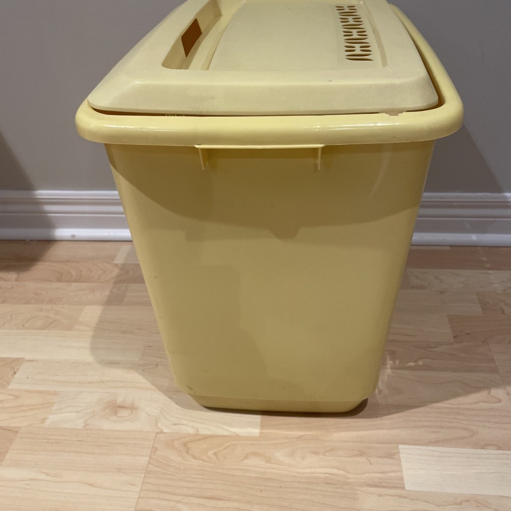 VINTAGE Tulip RUBBERMAID LAUNDRY HAMPER BASKET LID CATCH N CARRY Yellow 2987 USA - Picture 2 of 10